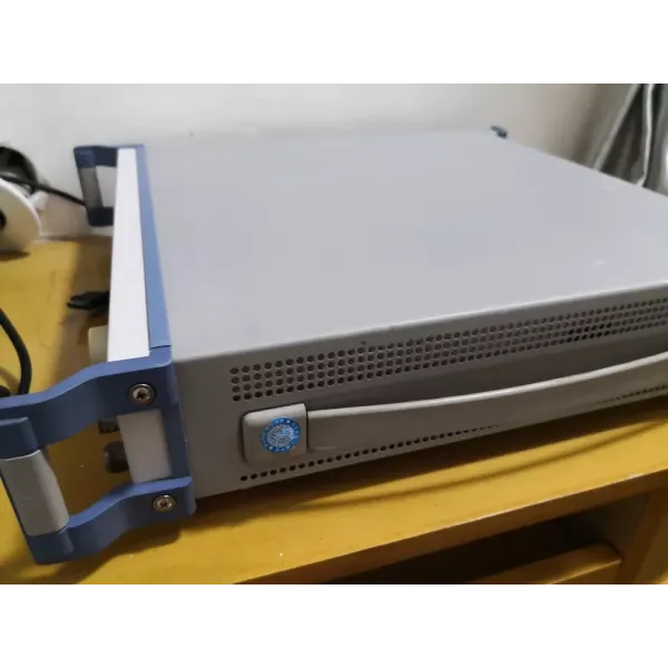 Rohde & Schwarz SME03 signal generator, frequency range from 5 kHz to 3 GHz.