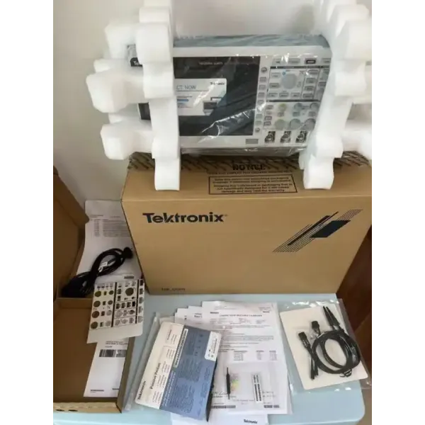 Four-channel digital oscilloscope Tektronix TBS2104B